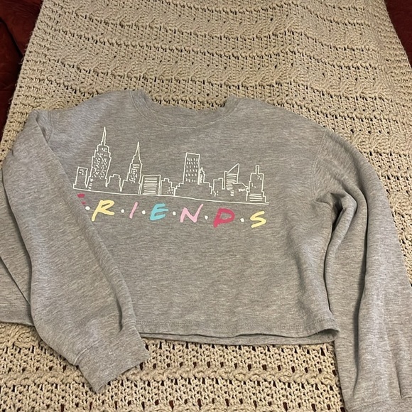 Friends Cropped Long Sleeve‎ Sweatshirt women's Size M Gray, multicolor letters - Picture 9 of 9